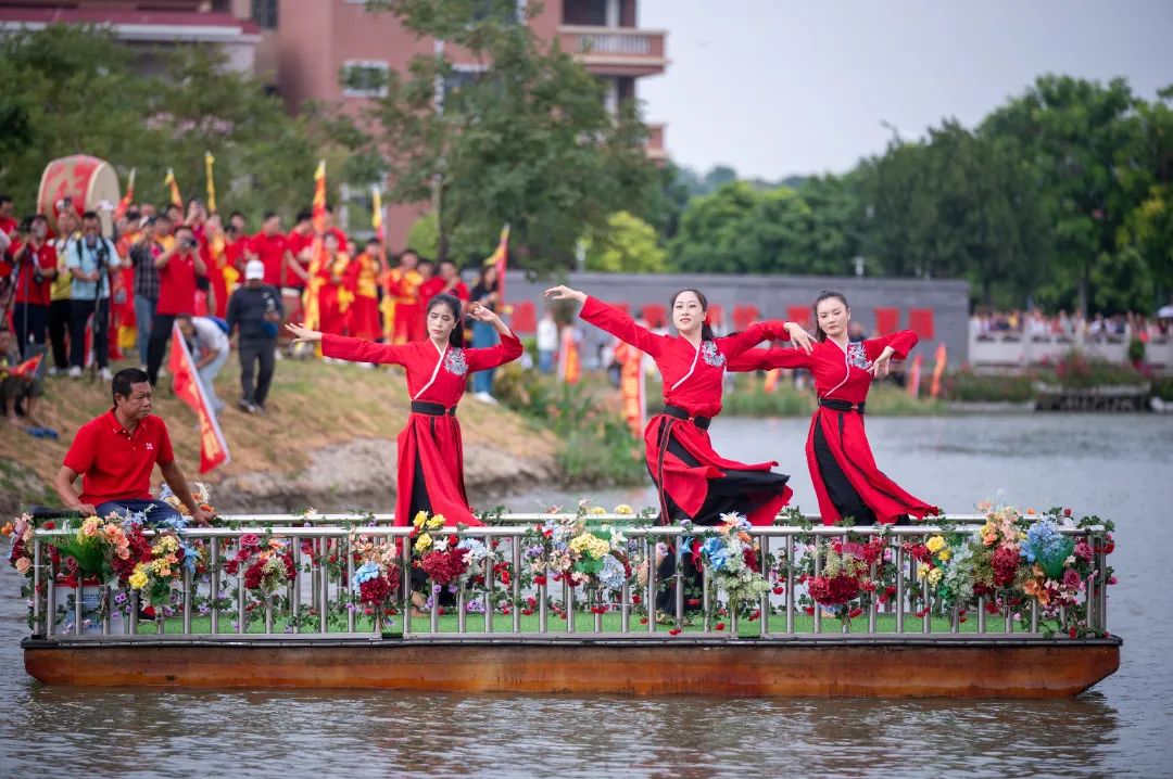 燃動金秋 | 草艇競渡，奪人風采彰顯非遺文化瑰寶之韻(圖8)