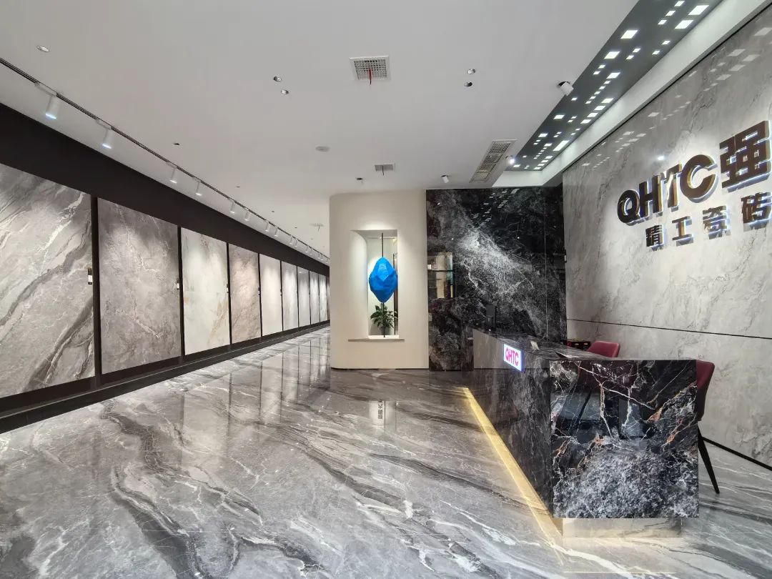 終端風采 | 強輝聊城旗艦店，沉浸式體驗現(xiàn)代高端設(shè)計美學(xué)(圖5)