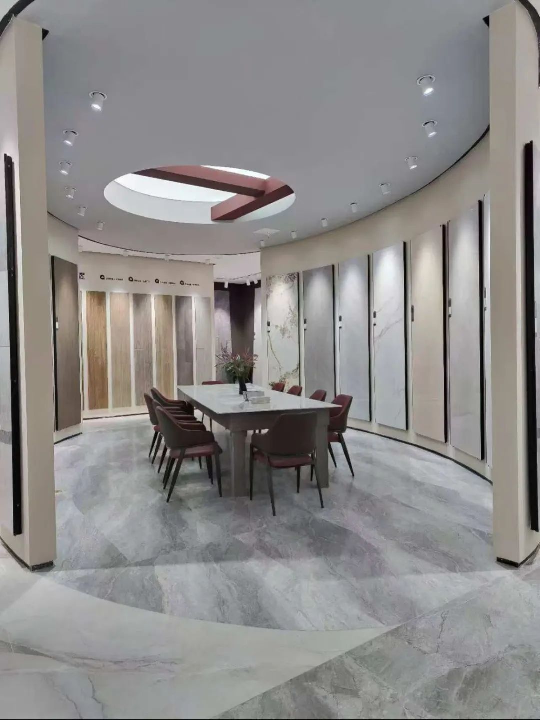 終端風采 | 強輝聊城旗艦店，沉浸式體驗現(xiàn)代高端設(shè)計美學(xué)(圖8)