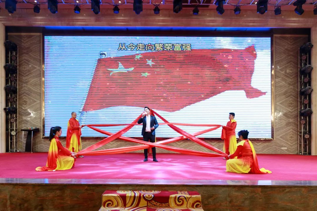 聚勢·創(chuàng)變·敢為 | 強輝集團2025年迎新晚會圓滿結束，共繪未來新藍圖(圖25)