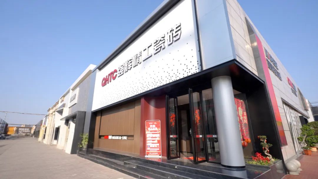 終端風(fēng)采 | 強(qiáng)輝晉江旗艦店，品味質(zhì)感大師館，打卡美學(xué)新坐標(biāo)(圖5)